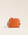 Le sac Zoom Renouard en cuir façon vigogne orange, vu de face en studio.