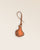 Le bijou de sac Selle Renouard en cuir lisse camel et orange, parfait pour accessoiriser votre sac ou cabas Renouard. 