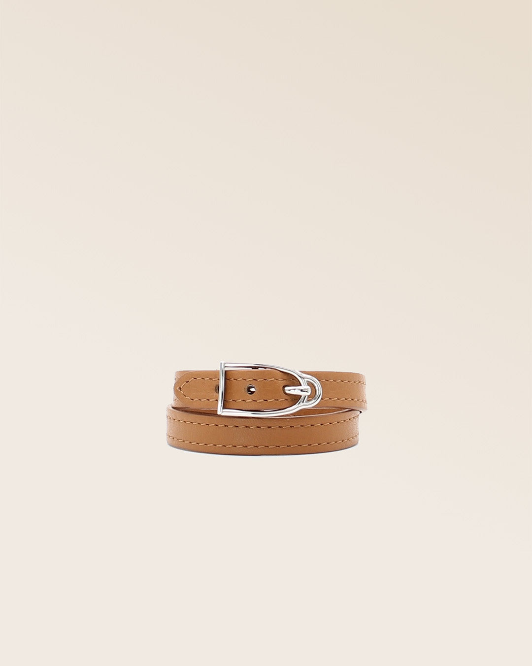 Our Renouard Derby bracelet in vintage camel leather and nickel-plated accessory, seen from the front in the studio.