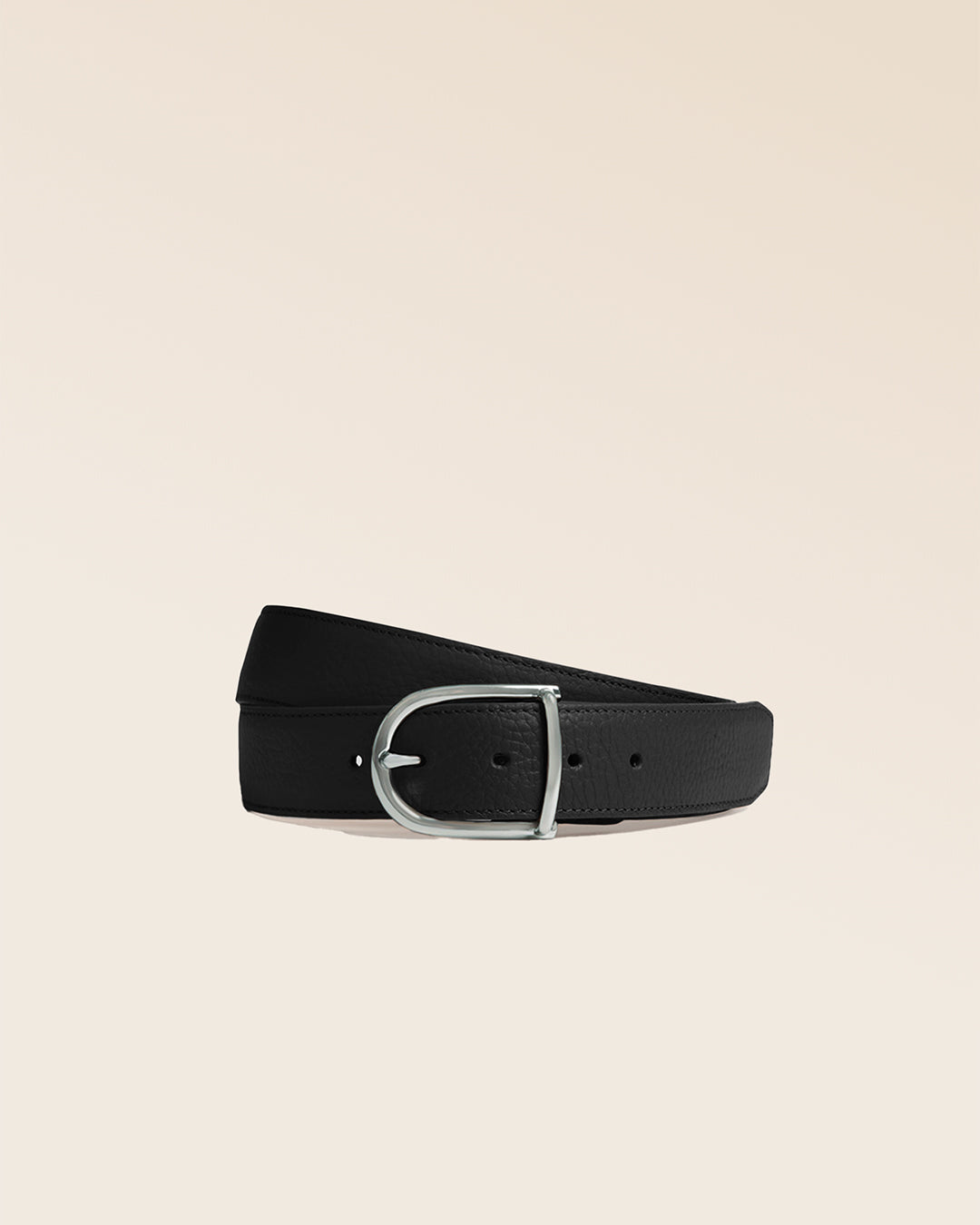 La ceinture Lorenzo Renouard en cuir façon vigogne noir, vue de face en studio.