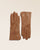 Les gants Haras Renouard en cuir d'agneau lisse camel, vus en studio.