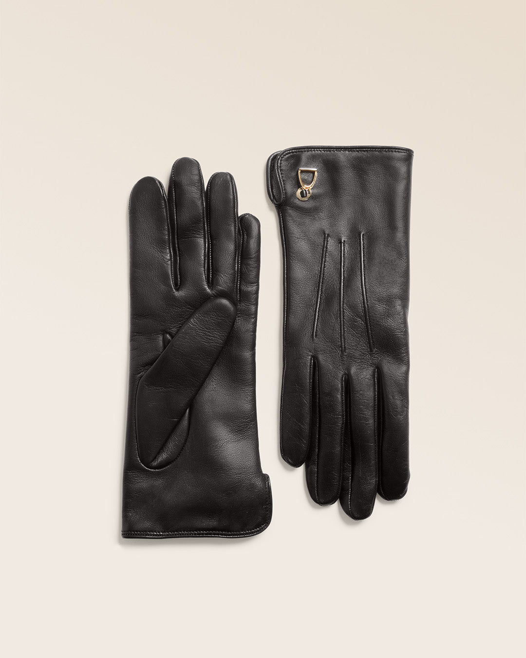 Les gants Haras Renouard en cuir d'agneau lisse noir, vus en studio.