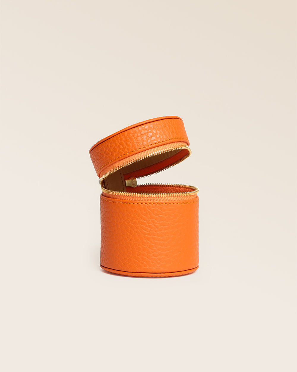 Our Renouard ring box in orange vicuna-style leather, seen from the front, opened in the studio.