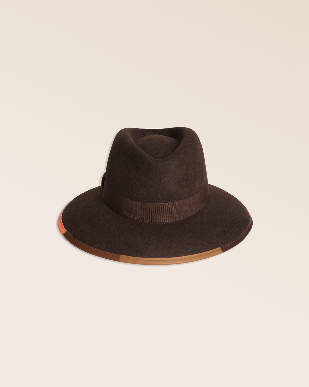 Le chapeau Yearling Renouard en laine chocolat, vu de face en studio.