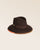 Le chapeau Yearling Renouard en laine chocolat, vu de quart en studio.