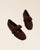 Nos babies Céleste Renouard en cuir nubuck chocolat et leur joli noeud sur le pied, vues en studio.