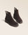 Nos boots Luna Renouard en cuir velours chocolat, vues en studio.