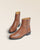 Nos boots Paddock Renouard en cuir de veau lisse fauve, vues en studio.