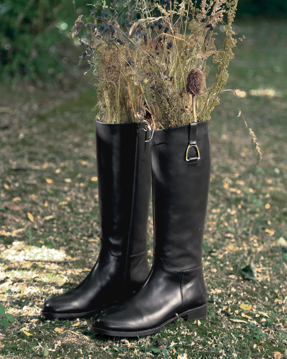 Nos bottes Horse Renouard en cuir de veau lisse noir, vues en ambiance.