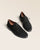 Nos derbies Eva Renouard en cuir velours noir, vues en studio.