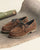 Les derbies Land Renouard en cuir velours noisette et détails franges, vus en ambiance.