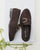 Nos mocassins Mascotte Renouard en cuir velours chocolat, vus en ambiance.