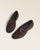 Nos mocassins Mascotte Renouard en cuir velours chocolat, vus en studio.