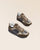 Nos sneakers Albane Renouard en cuir nubuck kaki et lisse noir, vues en studio.