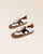 Nos sneakers Clara Renouard en cuir nubuck truffe et lisse chocolat, vues en studio.