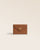 Notre porte-monnaie Ariana Renouard en cuir vintage camel vu de face en studio.