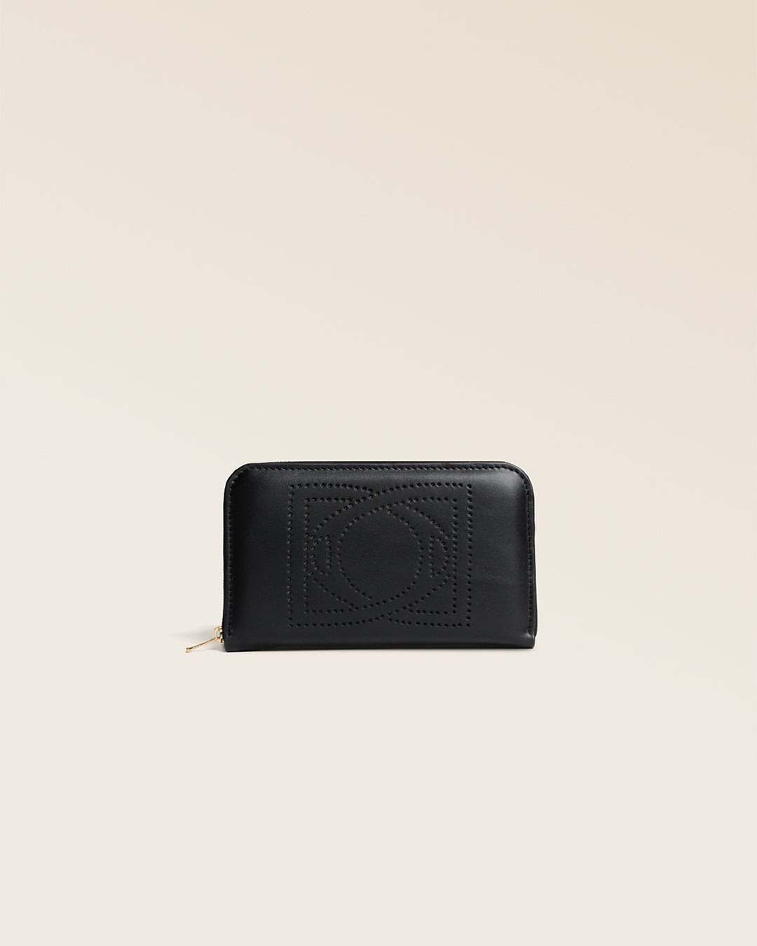 Notre porte-monnaie Étrivière Renouard, en cuir lisse noir, vu de face en studio.