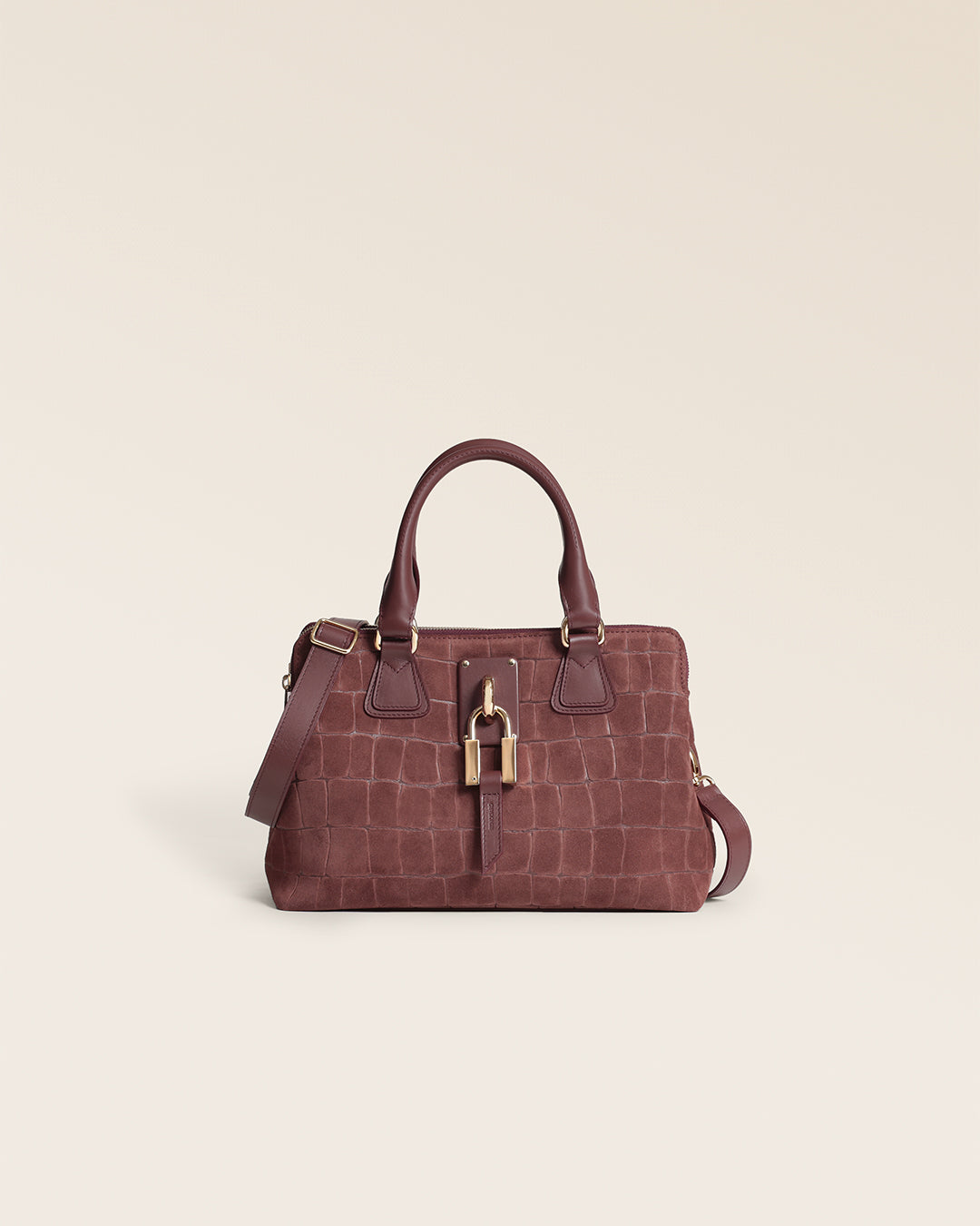 Le sac Mini New-York Renouard en cuir veau velours façon croco acajou et accessoires dorés, vu de face en studio.