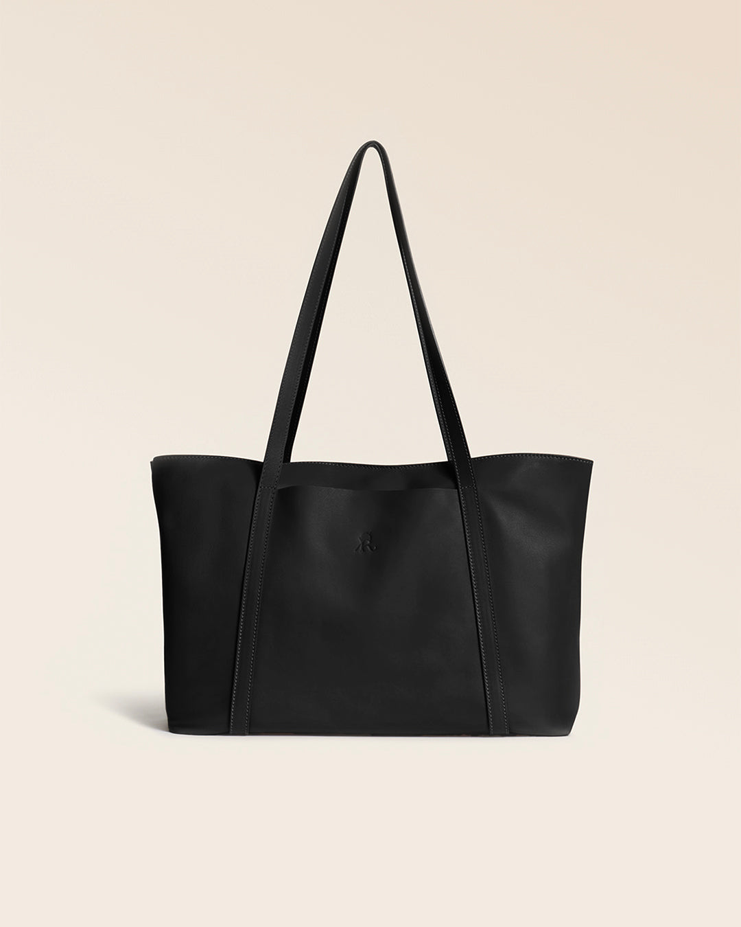 Notre cabas Annette Renouard en cuir lisse noir, vu de face en studio.