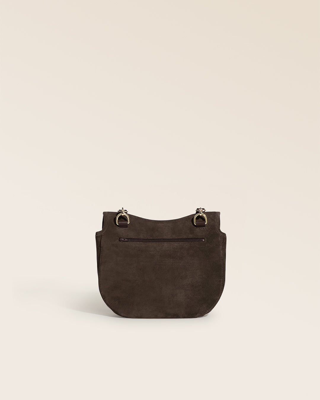 Notre sac Cavalerie Renouard en cuir veau velours espresso et bandoulière coton, vu de dos en studio.