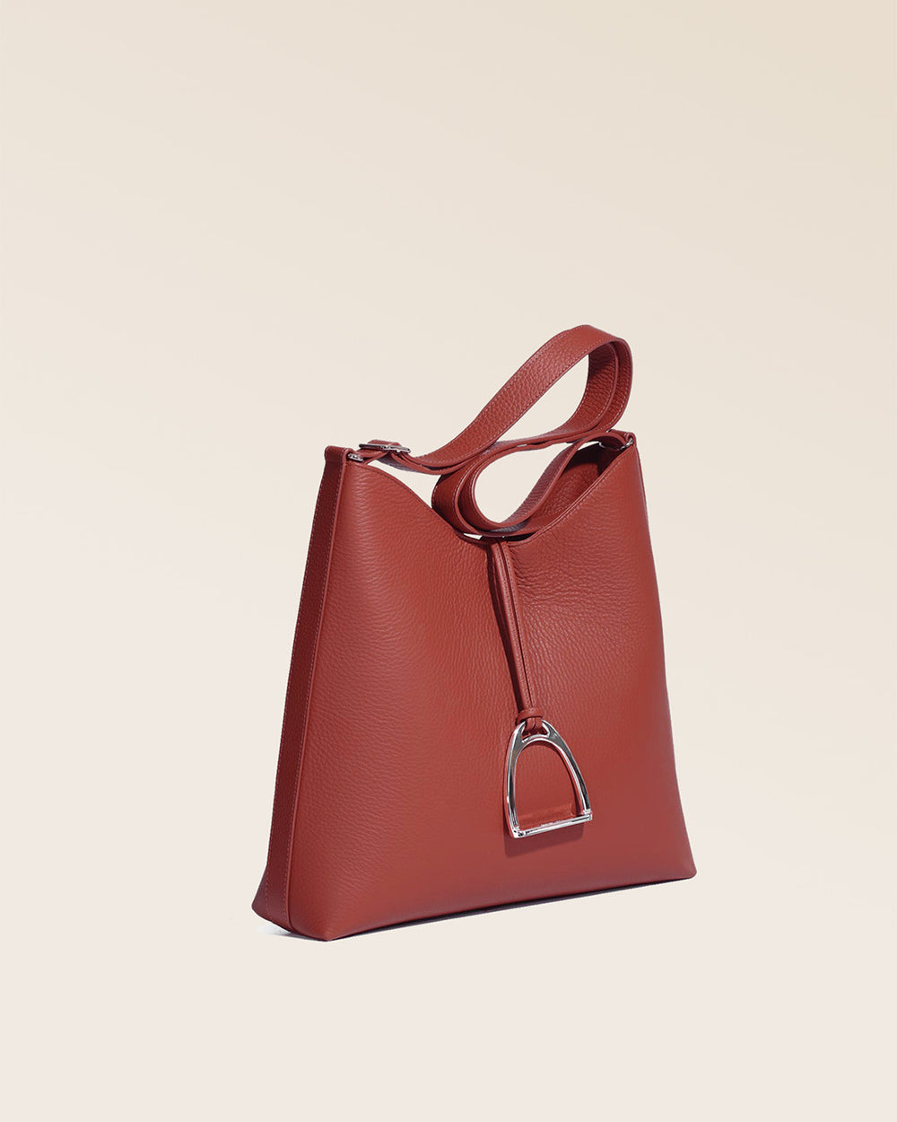 Our Cob Renouard bag, in its large version, in terracotta vicuña-style leather, seen from a quarter in the studio.