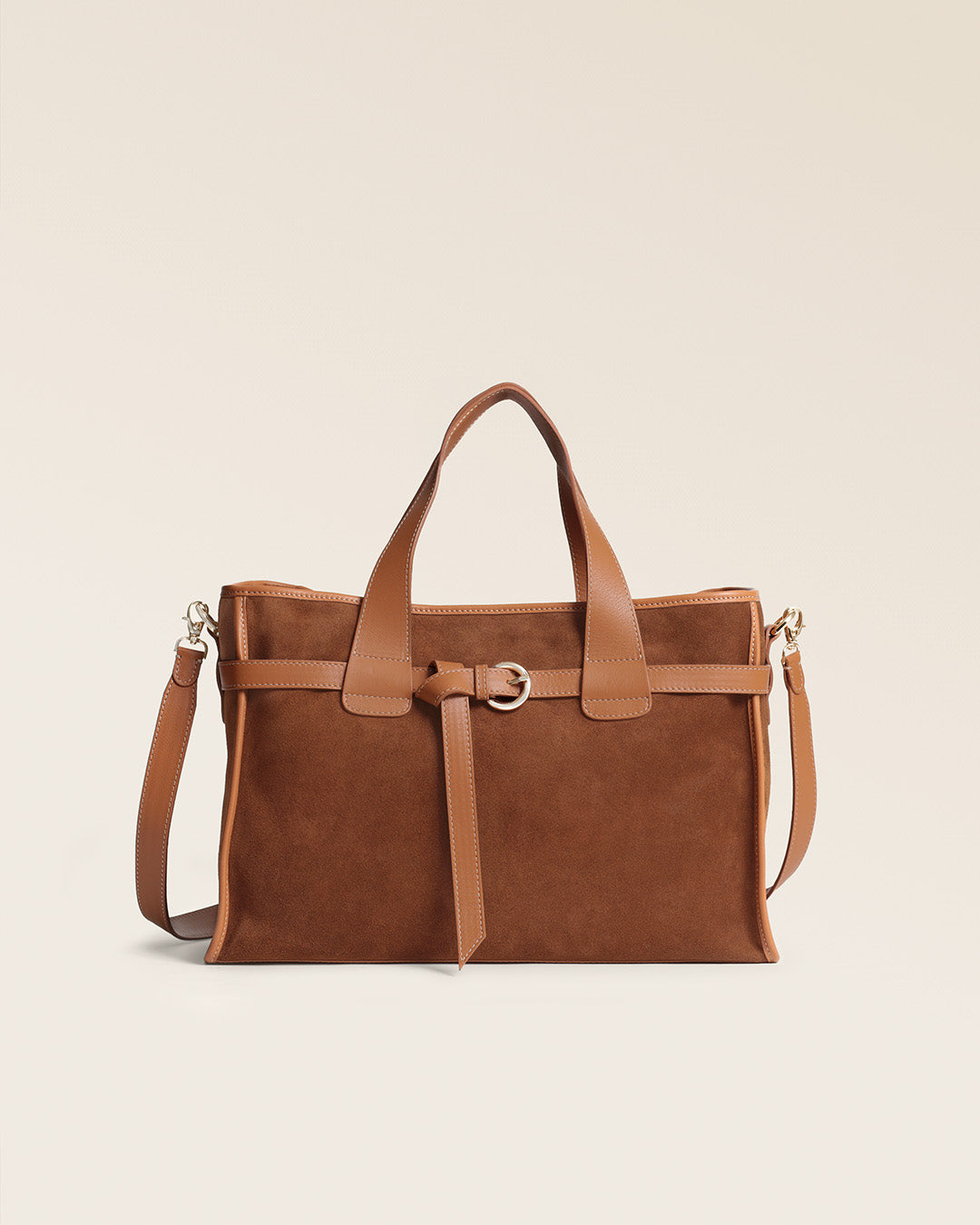 Le sac Constance Renouard en cuir veau velours noisette et cuir lisse camel, vu de face en studio.