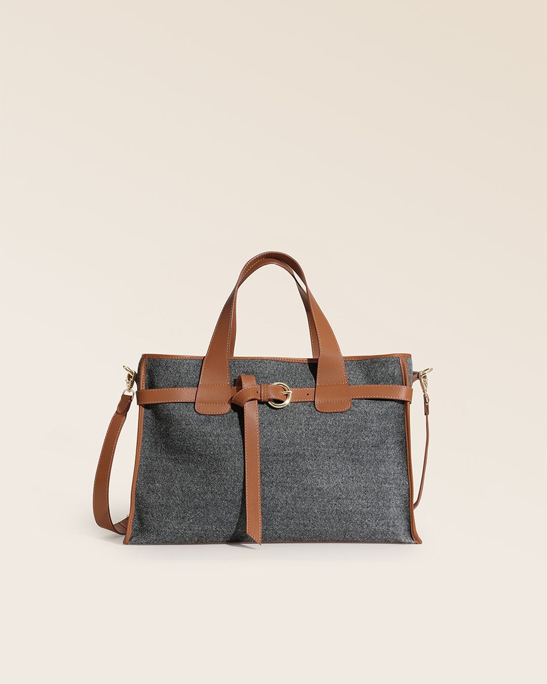 Notre sac Constance Renouard en toile flanelle grise et cuir vintage camel, vu de face en studio.