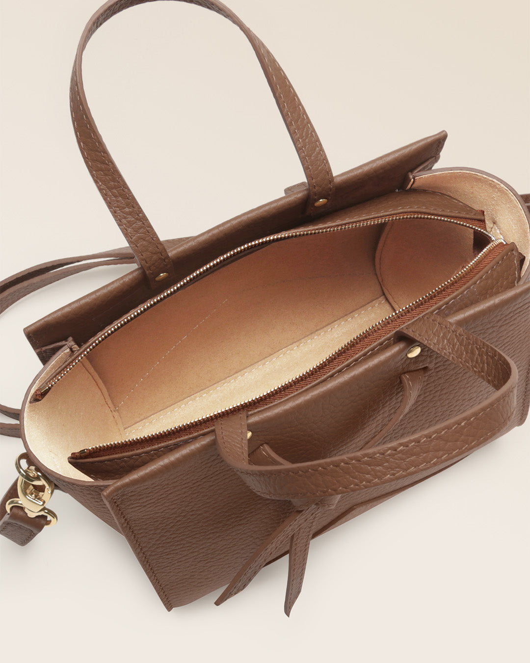 Our Renouard Croisière bag in fawn-colored vicuña leather, seen from above in the studio.