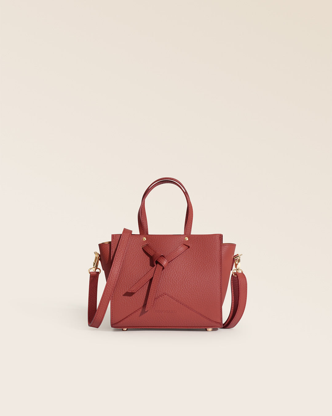 Notre sac Croisière Renouard en cuir façon vigogne terracotta vu de face en studio.