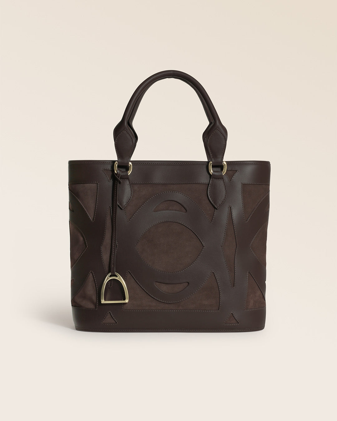 Notre sac Dandy Renouard en cuir veau velours espresso et lisse ébène, vu de face en studio.