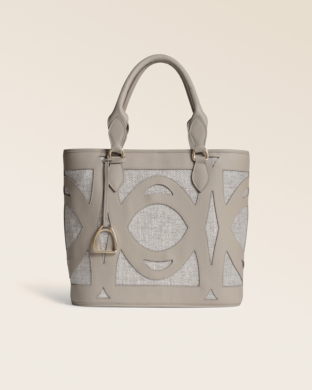 Notre sac Dandy Renouard en toile minérale et en cuir façon vigogne corde, vu de face en studio.