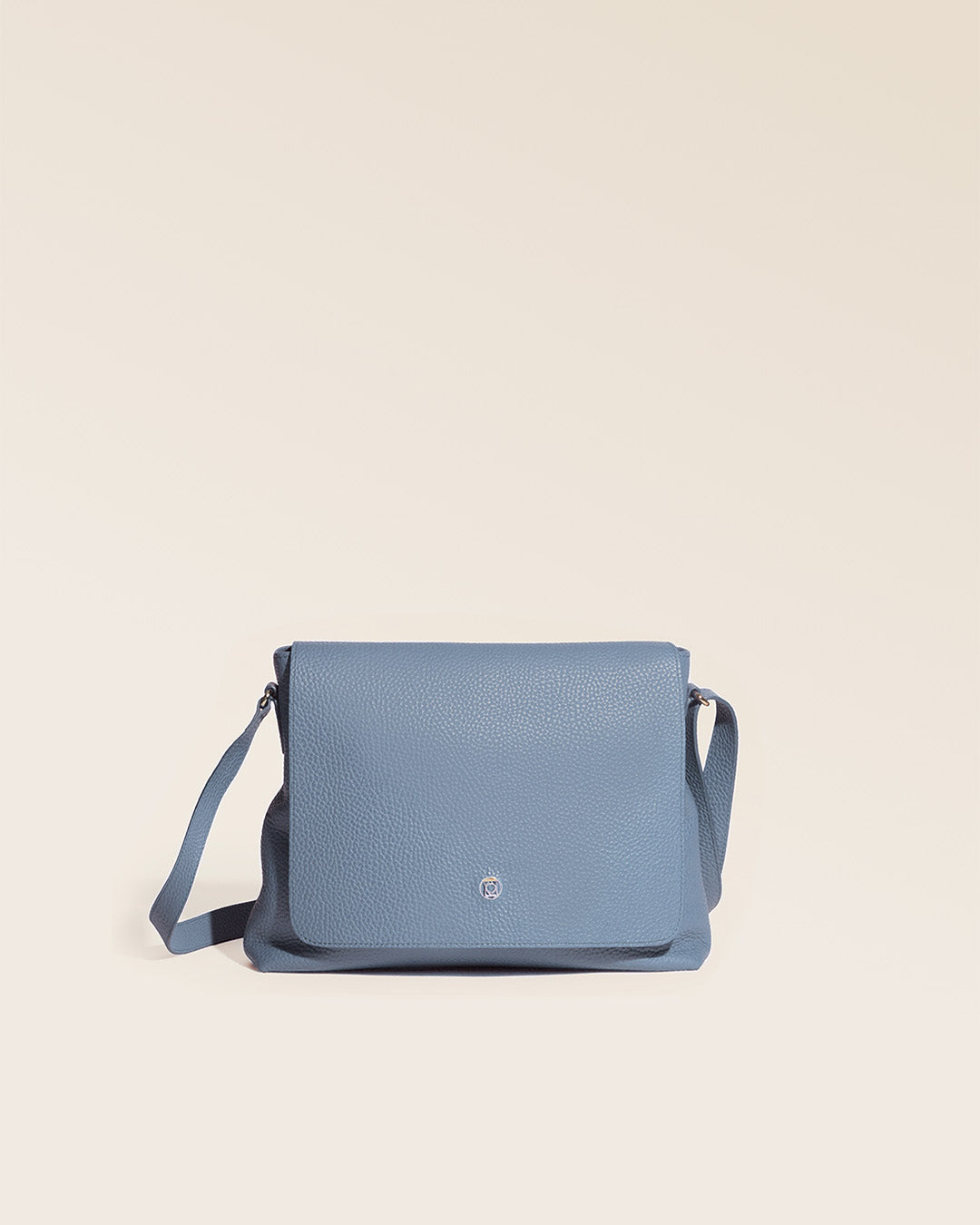 Our Gwenn bag in cobalt-blue vicuña-style leather, seen from the front in the studio.