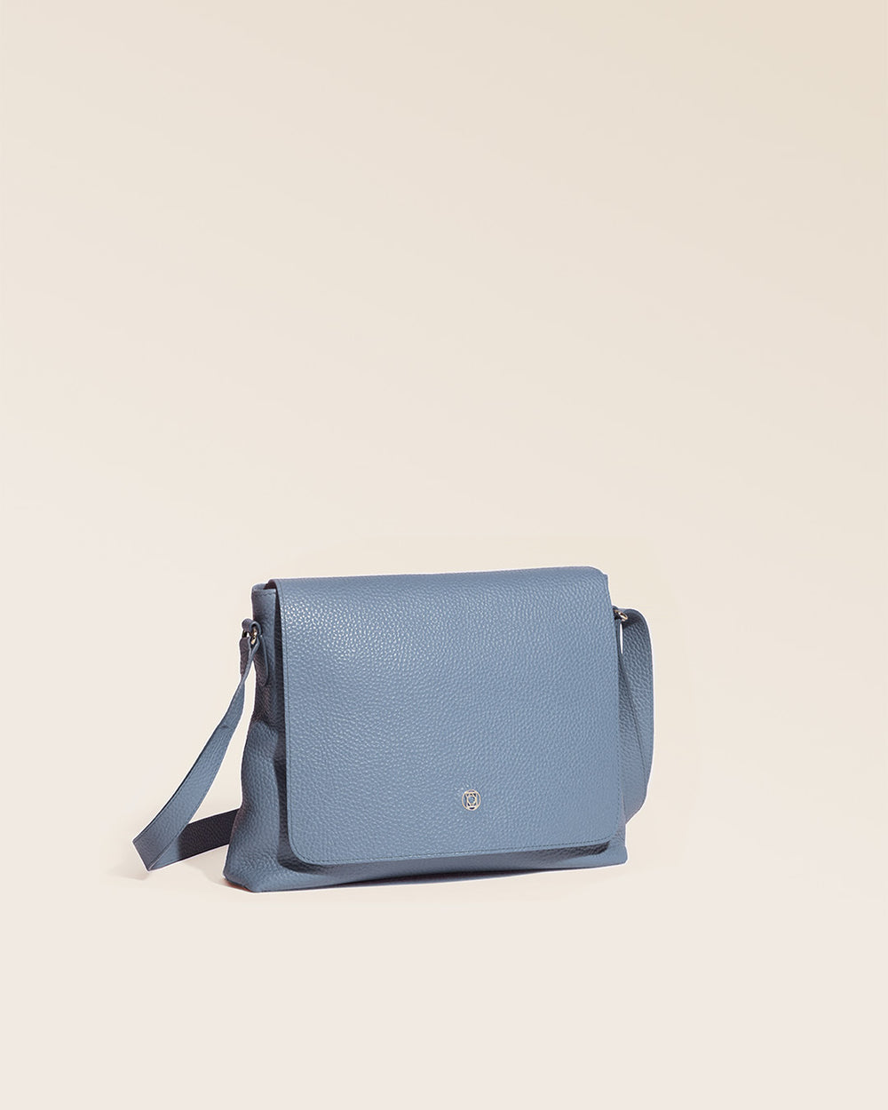 Our Gwenn bag in cobalt-blue vicuña-style leather, seen from the quarter in the studio.