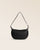 Notre sac Harper Renouard en cuir lisse noir, vu de face en studio.