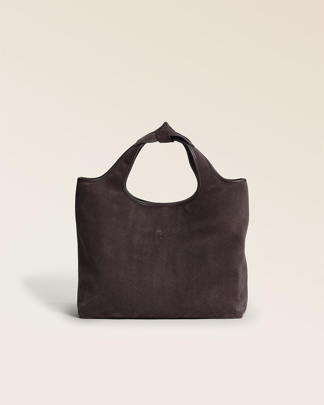 Le sac Jaïpur Renouard en cuir veau velours espresso, vu de face en studio.