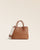 Notre sac Ker Balmoral Renouard en cuir vintage camel, vu de face en studio.