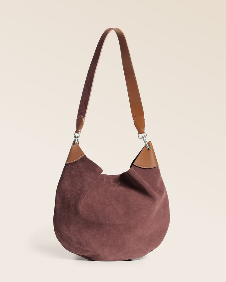 Le sac Marius Renouard en cuir veau velours acajou, vu de dos en studio.