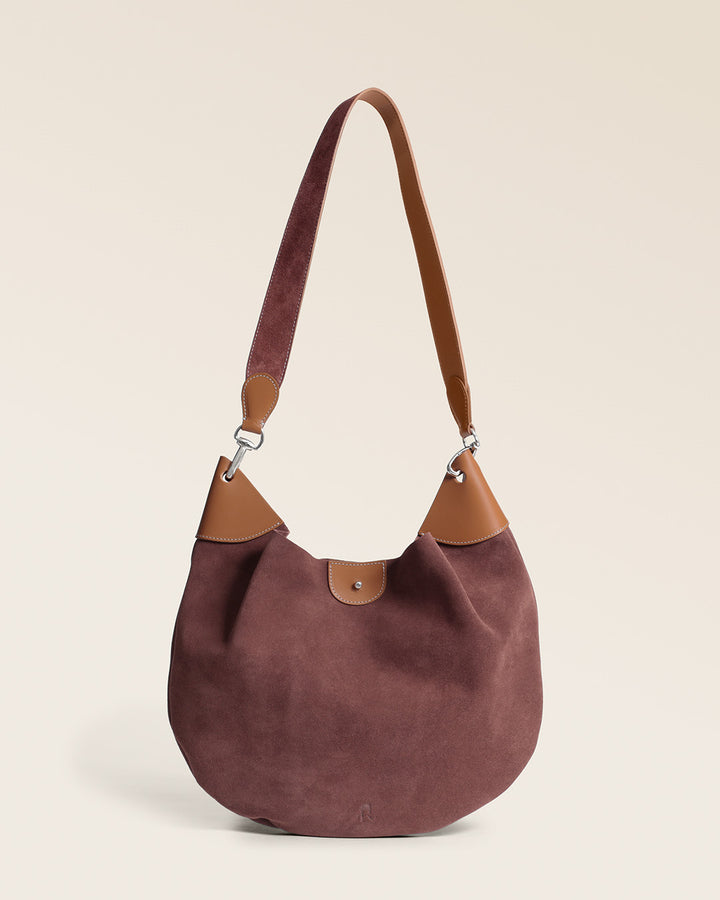 Le sac Marius Renouard en cuir veau velours acajou, vu de face en studio.
