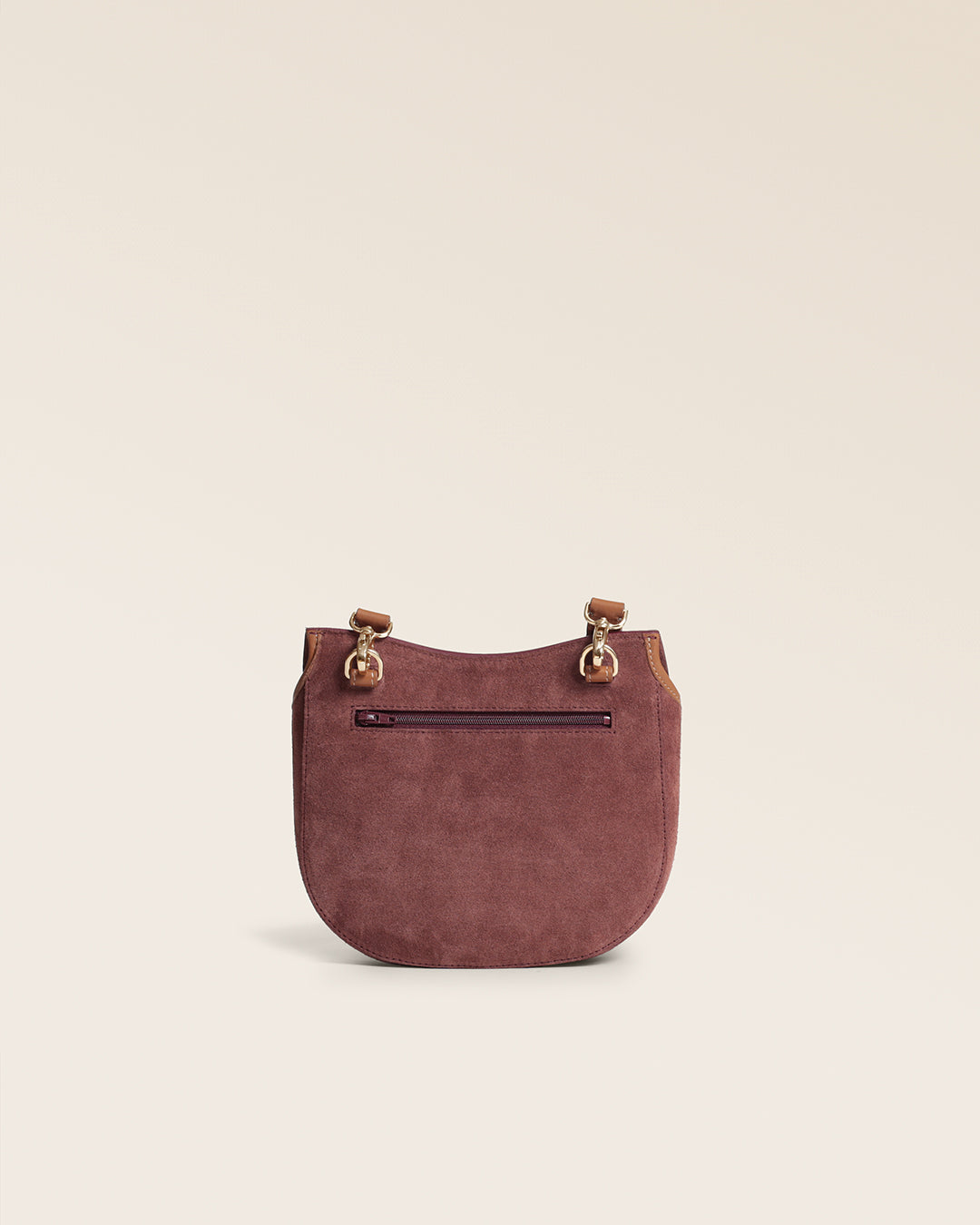 Le sac Mini Cavalerie Renouard en cuir veau velours acajou et cuir lisse camel, vu de dos en studio.