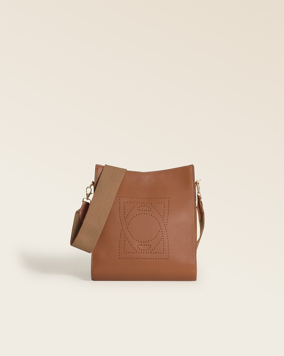 Notre sac Mini Étrivière Renouard en cuir vintage camel et bandoulière coton camel, vu de face en studio.