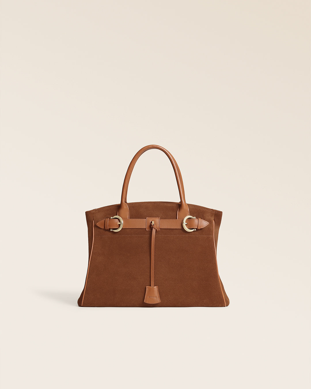 Le sac Prestige Renouard petite modèle en cuir veau velours noisette et cuir lisse camel, vu de face en studio.