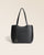Le sac Soline Renouard en cuir lisse noir et son bijou étrier doré pâle, vu de face en studio.
