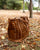 Le sac Zanzibar Renouard en cuir veau velours noisette et lisse camel, vu de quart en ambiance.